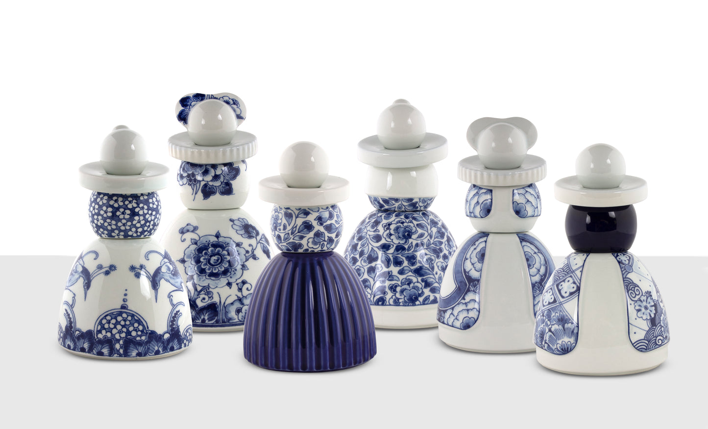 Proud Mary - Flower Peacocks - Royal Delft - 17 cm